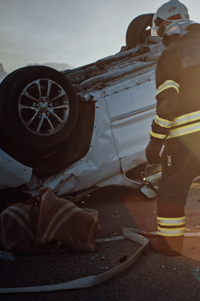 car-accident-firemen_1.jpg